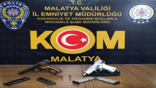 Yolcu otobüsünde yastık arasında silah bulundu