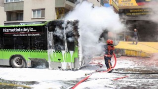 Yolcusunu alarak harekete geçen otobüs işte böyle alev almış