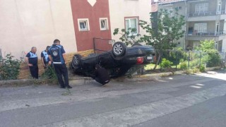 Yoldan çıkan otomobil devrildi: 3 yaralı