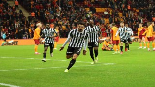 Yönetimsiz kalan Altayda futbolcular ayrılıyor