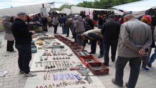 Yunus Emreyi anma gününde vatandaşlar tezgahlara koştu