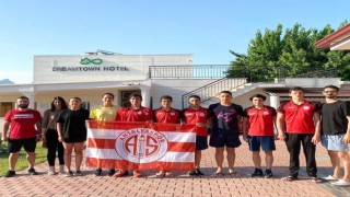 Yüzme şampiyonasına Antalyaspor damgası