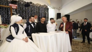 Zabıta yeleği ile nikahlarını kıydılar