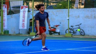 150 sporcunun katıldığı tenis turnuvası sona erdi