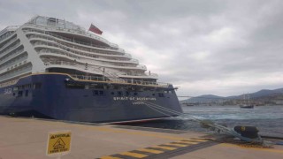 237 metrelik gemi 525 yolcusuyla Bodrumda
