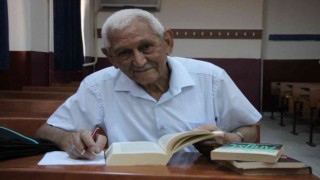 73 yaşında üniversite mezunu oldu, kep fırlattı