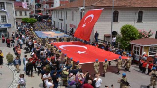 95 kilometrelik ‘Atatürk ve İstiklal Yolu Yürüyüşüne komandolar da katıldı