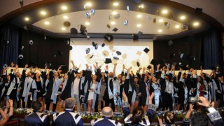 ADÜ Gazetecilik Bölümü ilk mezunlarını verdi