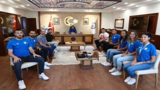 ADÜ Kadın ve Erkek Plaj Voleybolu Takımları Rektör Aldemir ile görüştü