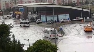 Afyonkarahisarda sağanak yağmur yolları göle çevirdi