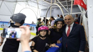 Ahmet Çalık Buz Pateni Pistinde ücretsiz eğlence