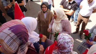 AK Parti Milletvekili Öçal, evlat nöbetindeki ailelerle bir araya geldi