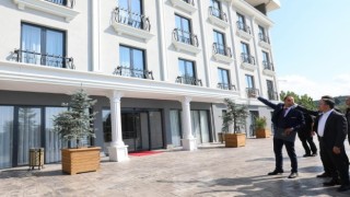 Akçakocaya yapılan otel incelendi