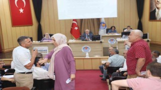 Akdeniz Belediye Meclisinde İstiklal Marşı ve Öcalan gerginliği