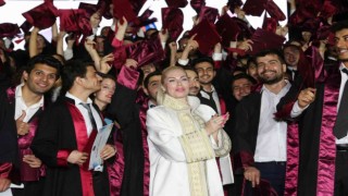 Akdeniz Üniversitesi Tıp Fakültesinden 438 hekim mezun oldu