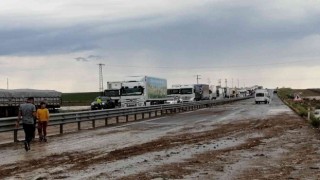 Aksarayda sel nedeniyle Adana Yolu trafiğe kapatıldı