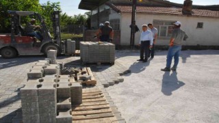 Akşehir Belediyesinden yol ve kilitli taş çalışması