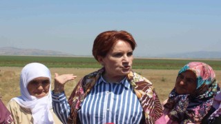Akşener, Manisada esnafı ziyaret edip alışveriş yaptı