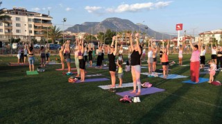 Alanyada yoga etkinliğinde buluştular