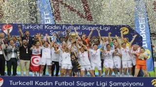 ALG Spor şampiyonluk kupasını aldı