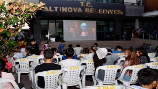 Altınovada açık sinema keyfi