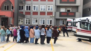 Ambulans ve sağlık hizmetleri öğrencilere tanıtıldı