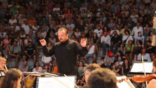Amfi tiyatronun ilk konserine Didimliler yoğun ilgi gösterdi