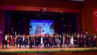 Anadolu Üniversitesi lisansüstü mezunlarını uğurladı
