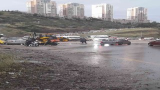 Aniden bastıran yağış Çankayalıları zora soktu