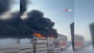 Ankarada yapı malzemesi deposunda çıkan yangın paniğe neden oldu