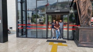 Antalyada maskeli silahlı zincir market soyguncusu tutuklandı