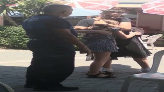 Antalyada pazarda kaybolan İngiliz kız çocuğu ailesine teslim edildi