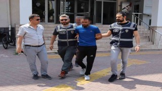 Aranan şahsı havalandırma boşluğunda yakalayan polis: Hadi gel, çok terlemişsin orada