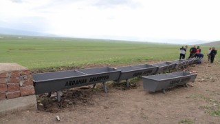 Ardahan Belediyesi, hayvanlar için sıvat üretti