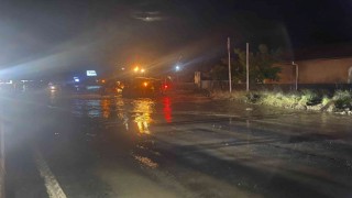 Aşırı yağış nedeniyle Nevşehir - Aksaray karayolu trafiğe kapandı