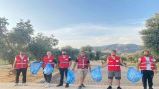Aydın Genç Kızılay ekibi temiz bir gelecek için plastik atıkları topladı