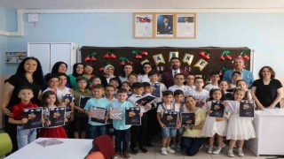 Aynı okulda 17 ikiz karne aldı