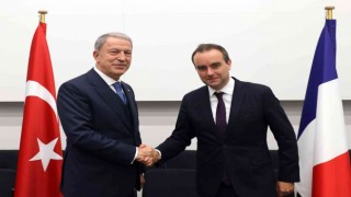 Bakan Akar, Fransız mevkidaşı Lecornu ile görüştü
