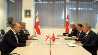 Bakan Akar, Gürcistan Savunma Bakanı Burculadze ile görüştü