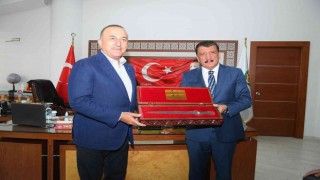 Bakan Çavuşoğlundan valilik ve belediye ziyareti