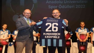 Bakan Kasapoğlu Eskişehirde öğrencilerle buluştu