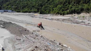 Bakan Kurum, selden etkilenen 3 ilçede incelemelerde bulundu