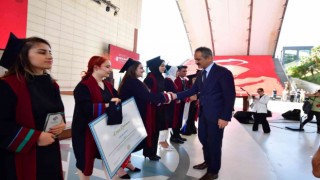 Bakan Özer, HKÜnün mezuniyet törenine katıldı