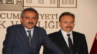 Bakan Özer müjdeyi Bilecikte verdi