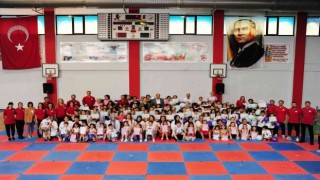 Balçova Belediyesi Spor Okulları kursiyerlerinden muhteşem final