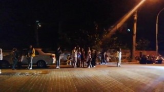 Balıkesirde 4.7 büyüklüğündeki deprem vatandaşları sokağa döktü
