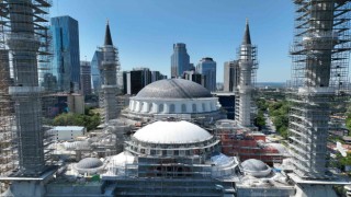 Barbaros Hayrettin Paşa Camiinin halısı mavi tonlarında olacak