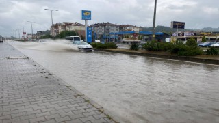 Bartında sağanak yağmur hayatı olumsuz etkiledi