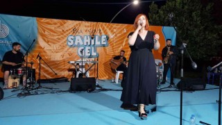 Başiskele sahilinde müzik şöleni devam ediyor