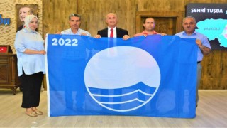 Başkan Akman 5. kez hak edilen ‘mavi bayrağı teslim aldı
